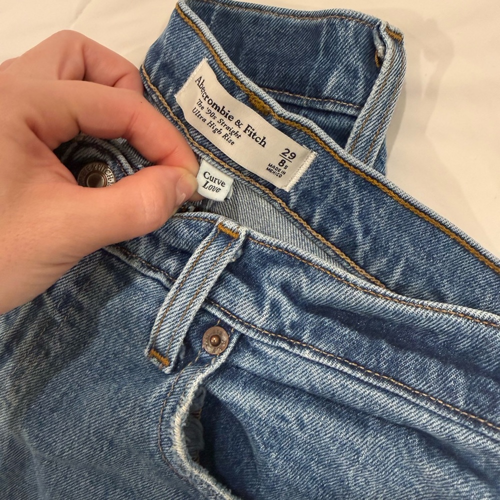 Abercrombie & Fitch Straight Leg Women's Jeans - Medium Blue Wash - Picture 3 of 3